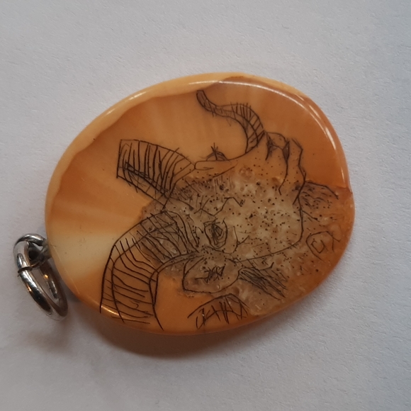 Scrimshaw Rams Head  pendant - Picture 1 of 5